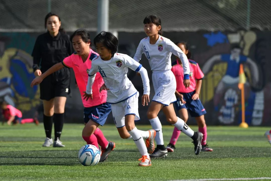 加拿大女子足球比赛绽放魅力，引领比赛新风！的简单介绍