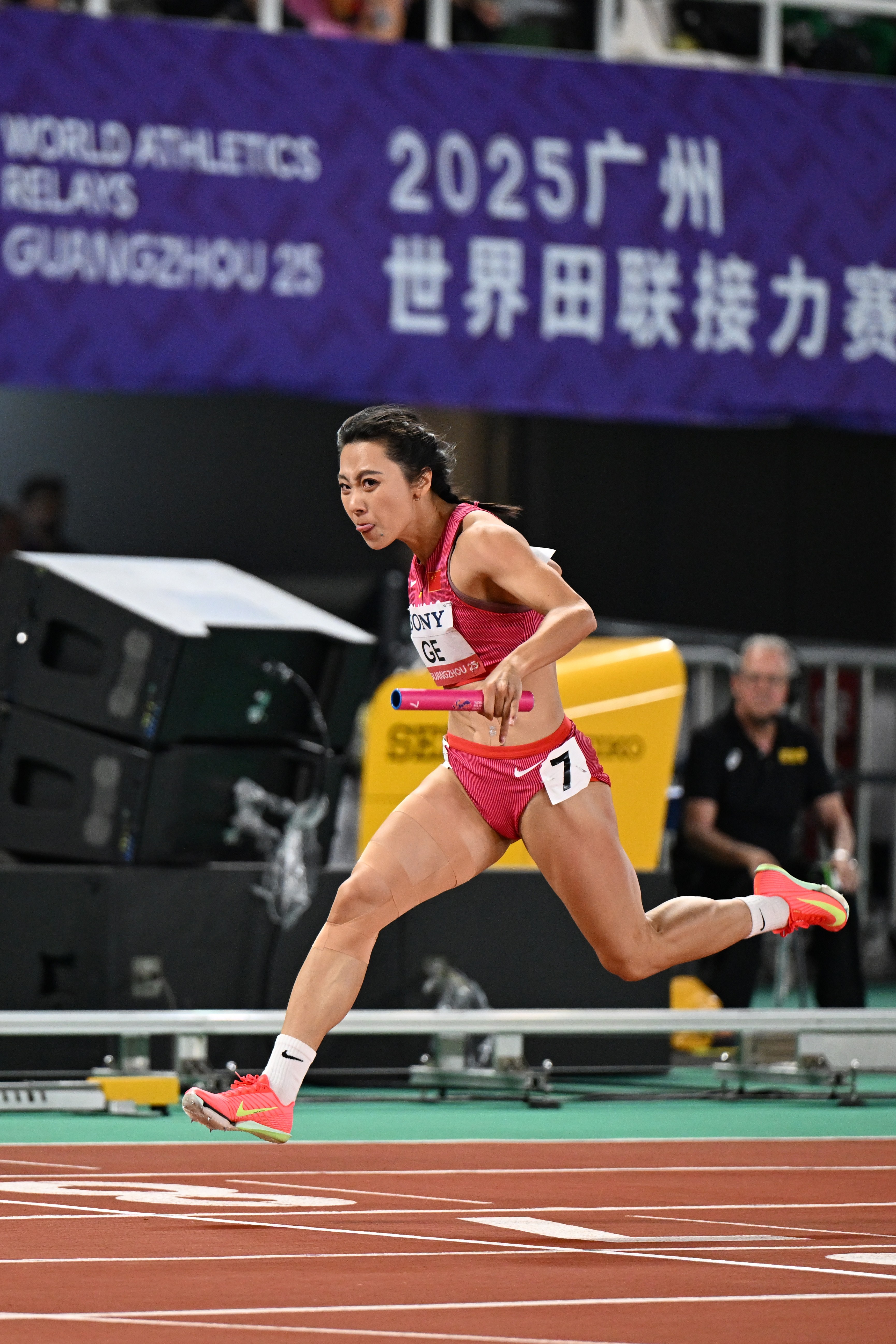 田径女子米预赛：牙买加选手出师不利