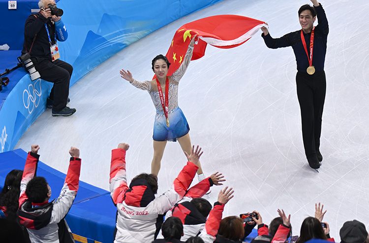 关于自由滑表演惊艳观众，获得高分的信息