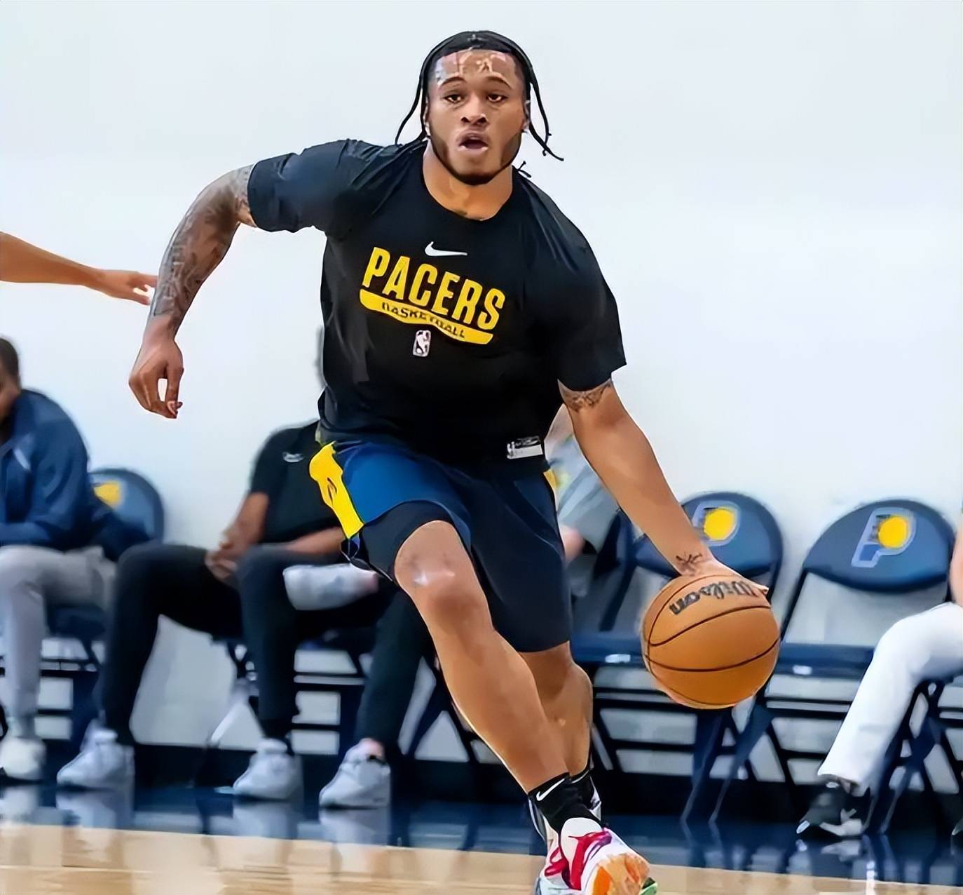 步行者击败火箭，继续保持领先优势