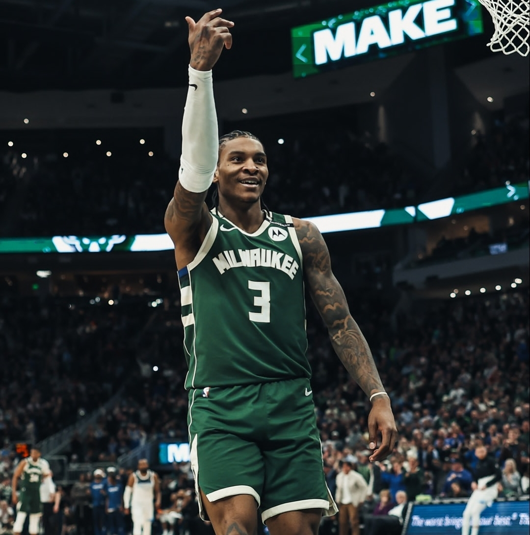 雄鹿再胜马刺,米德尔顿30分表现抢眼 雄鹿再胜马刺,米德尔顿30分表现抢眼