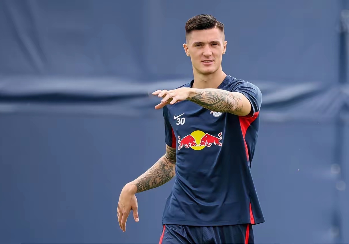 关于曼联绝地反击莱比锡红牛，阿尔瓦雷斯绝境逆转的信息