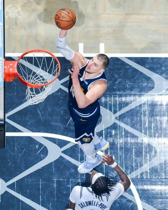 独行侠鏖战掘金，约基奇高光表现