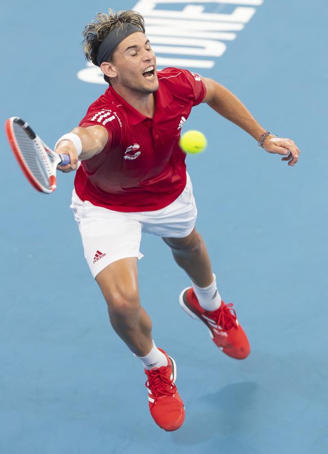 包含波兰队完胜奥地利队，奥恰洛夫扛起全队的词条