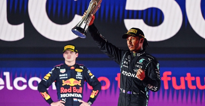 迈凯伦绝杀梅赛德斯，维斯塔潘状态火热