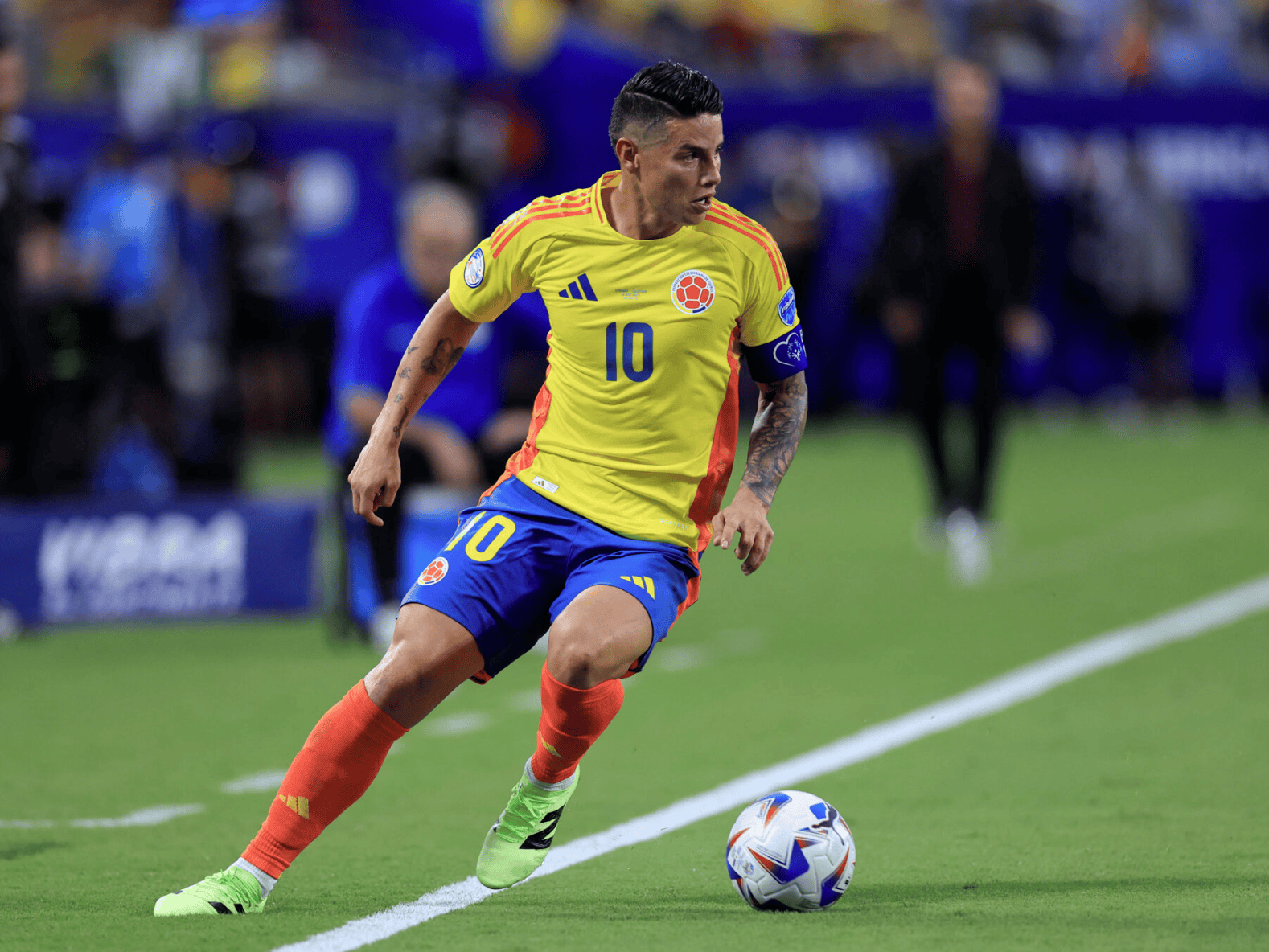 哥伦比亚轻取巴萨,蒂亚戈高光表现 哥伦比亚轻取巴萨,蒂亚戈高光表现