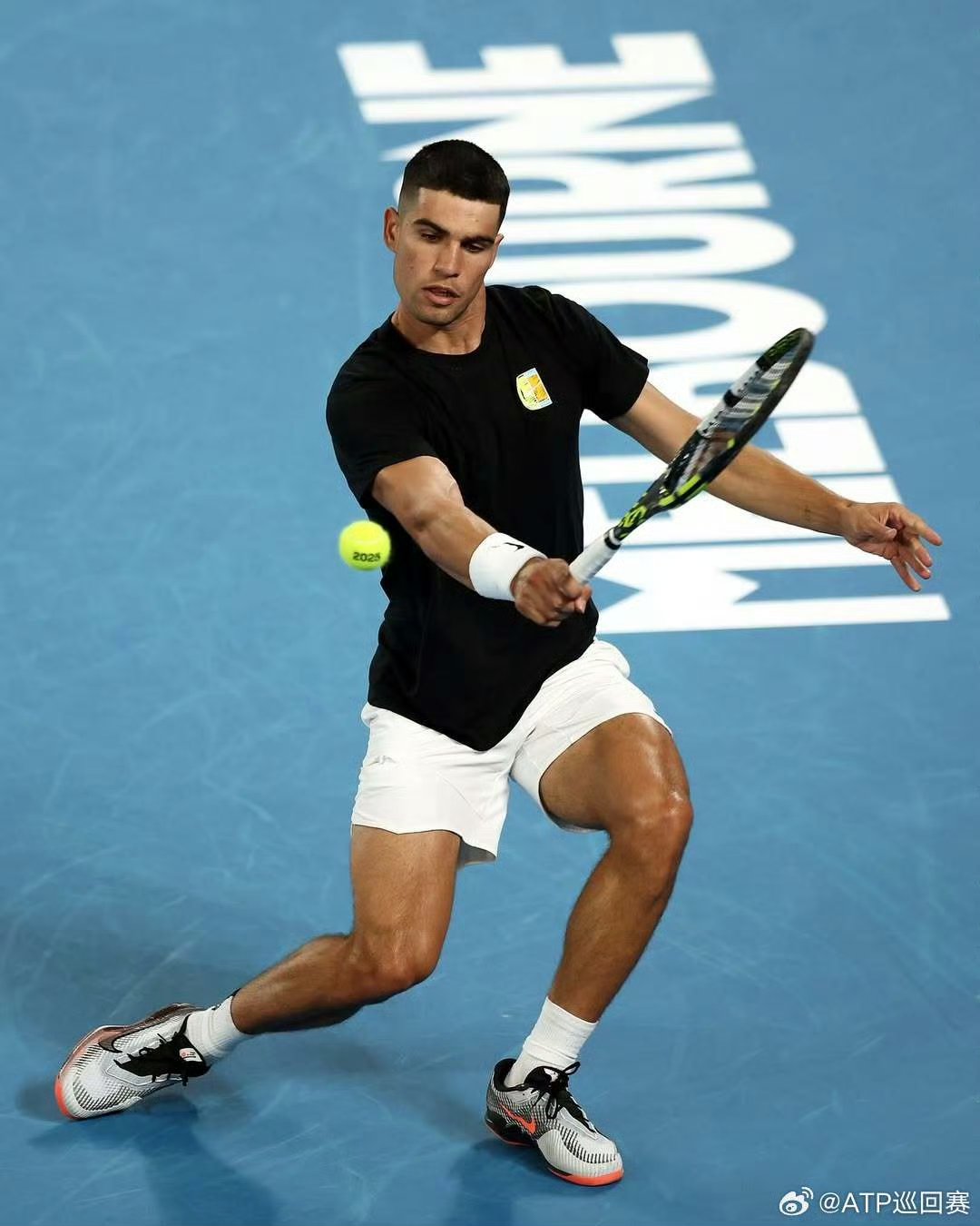 开云体育入口-ATP总决赛翻盘年终总决赛，阿尔卡拉斯惊艳四座