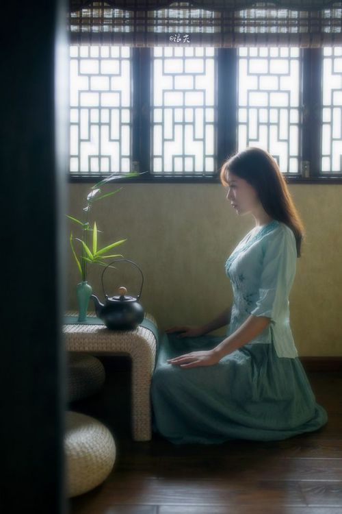 个人英雄还是团队韧性？欧洲绿茵场的双重启示